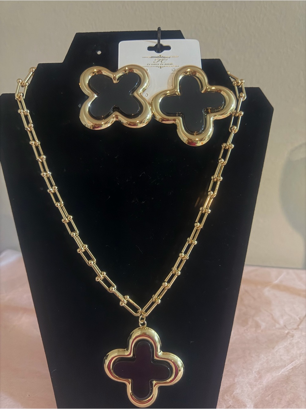 Elegant Gold & Black Clover Pendant Necklace and Earrings Set